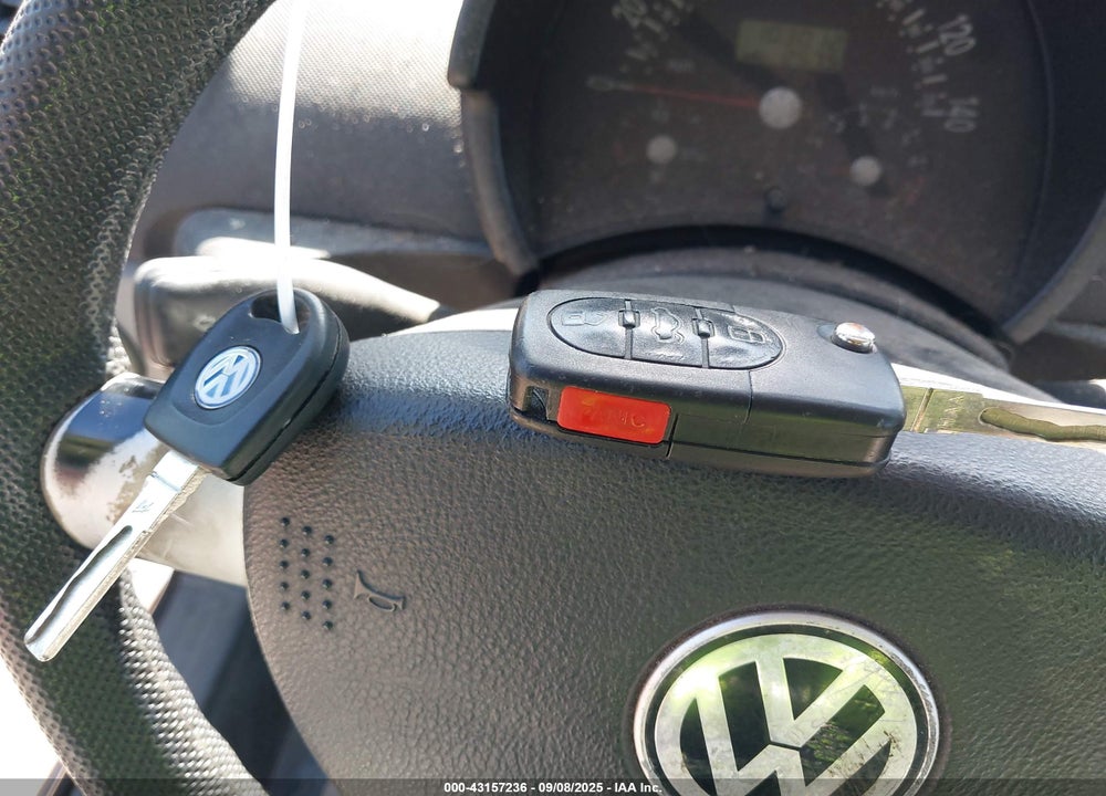 2001 VOLKSWAGEN NEW BEETLE GL VIN: 3VWBK21C41M424994