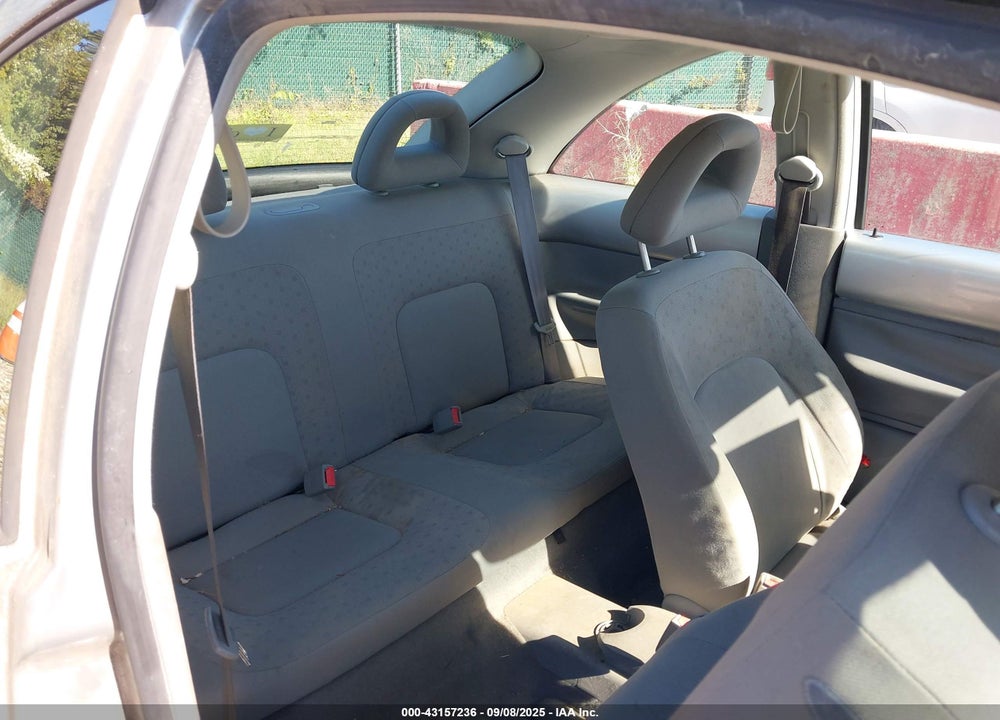 2001 VOLKSWAGEN NEW BEETLE GL VIN: 3VWBK21C41M424994