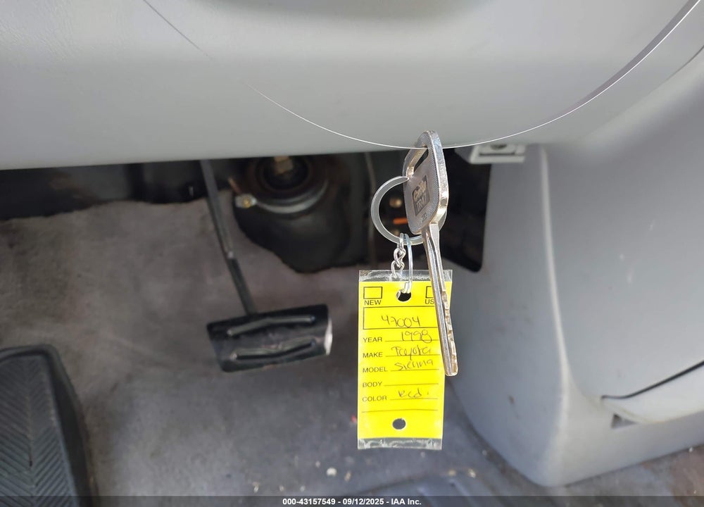 1998 TOYOTA SIENNA LE VIN: 4T3ZF13C0WU026944