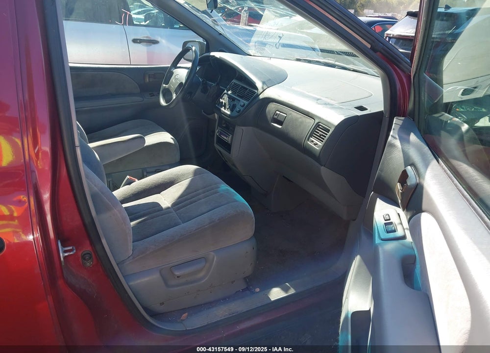 1998 TOYOTA SIENNA LE VIN: 4T3ZF13C0WU026944
