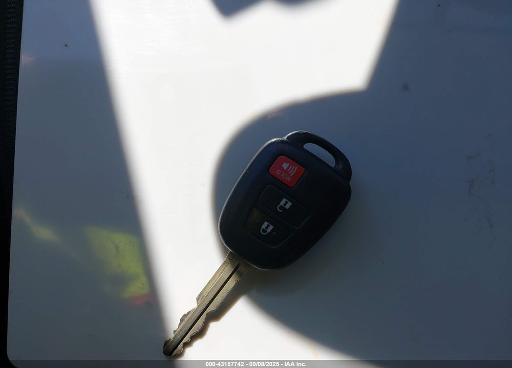 2015 TOYOTA RAV4 VIN: JTMRFREVXFJ013730