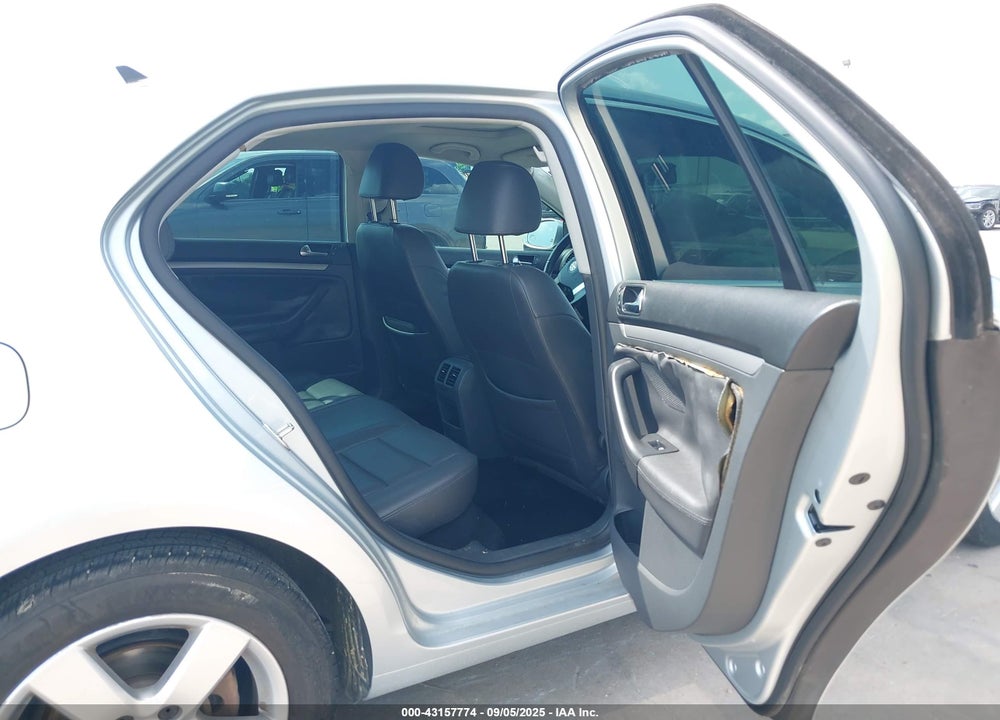 2008 VOLKSWAGEN JETTA SE/SEL VIN: 3VWRZ71K58M198165