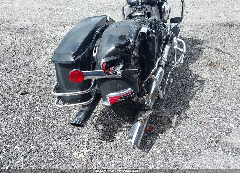 2016 HARLEY-DAVIDSON FLHP POLICE ROAD KING VIN: 1HD1FHM18GB629877