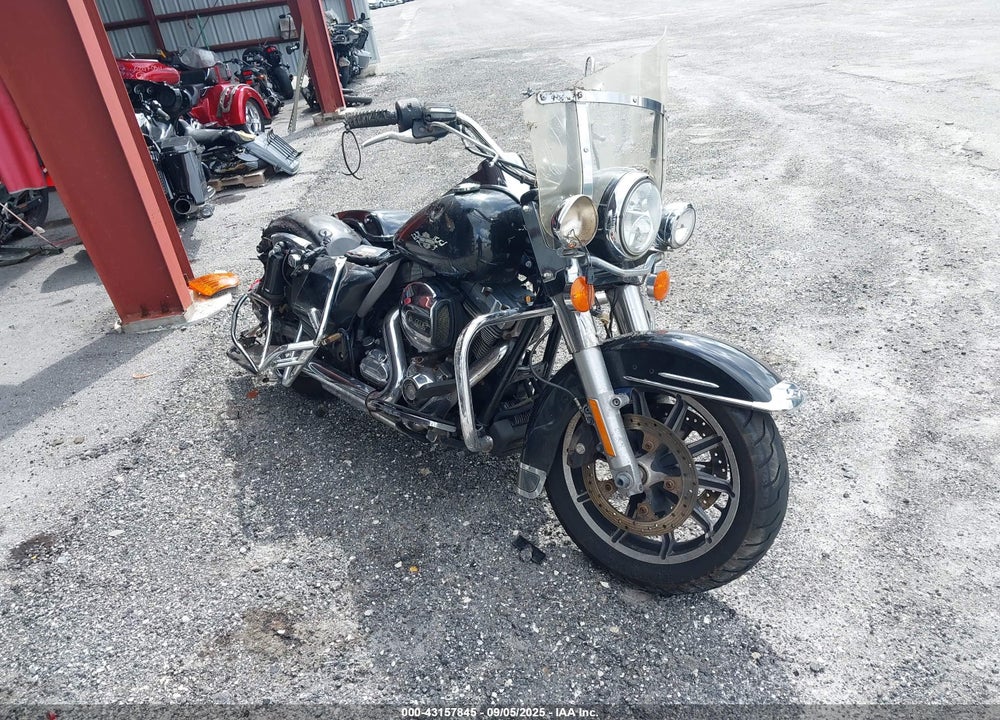 2016 HARLEY-DAVIDSON FLHP POLICE ROAD KING VIN: 1HD1FHM18GB629877