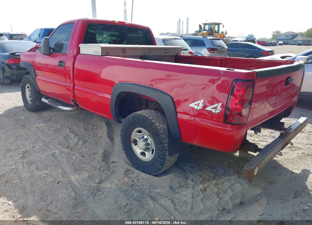 2005 CHEVROLET SILVERADO 2500HD WORK TRUCK VIN: 1GCHK24245E323224