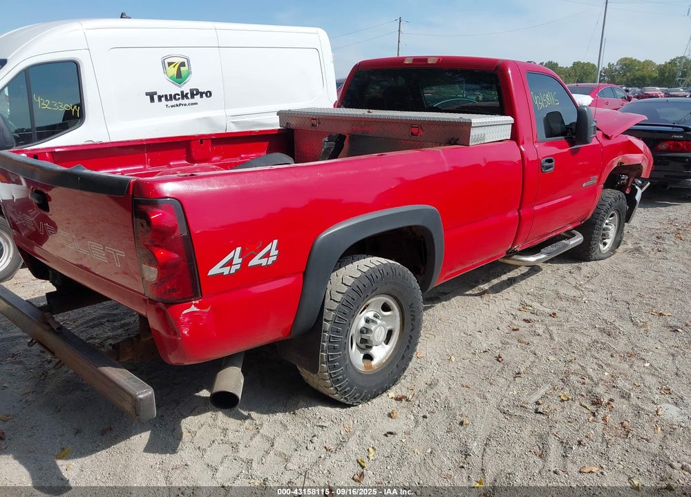 2005 CHEVROLET SILVERADO 2500HD WORK TRUCK VIN: 1GCHK24245E323224