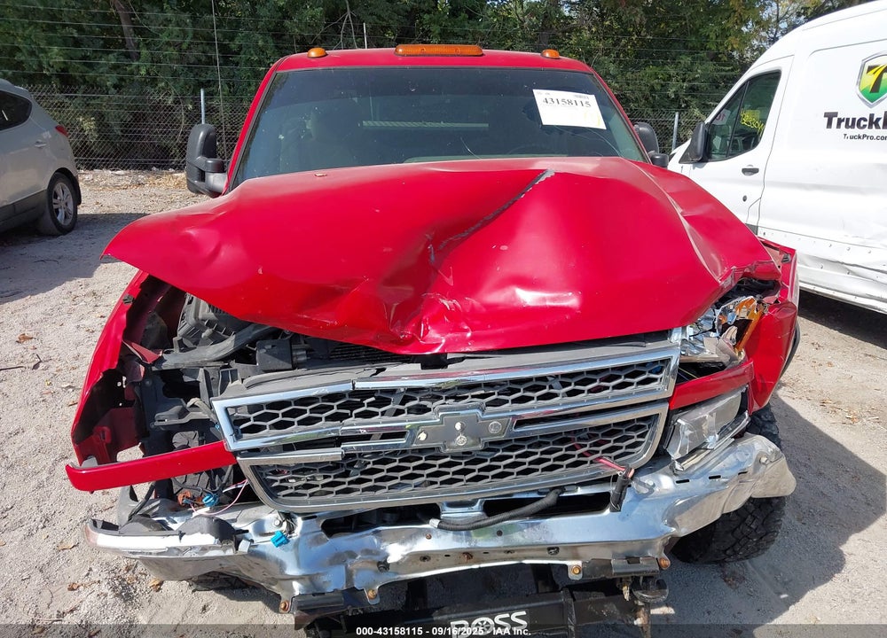 2005 CHEVROLET SILVERADO 2500HD WORK TRUCK VIN: 1GCHK24245E323224