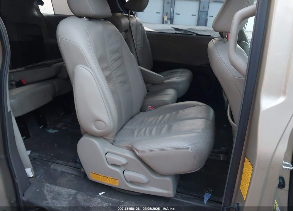 2011 TOYOTA SIENNA VIN: 5TDYK3DC2BS045525