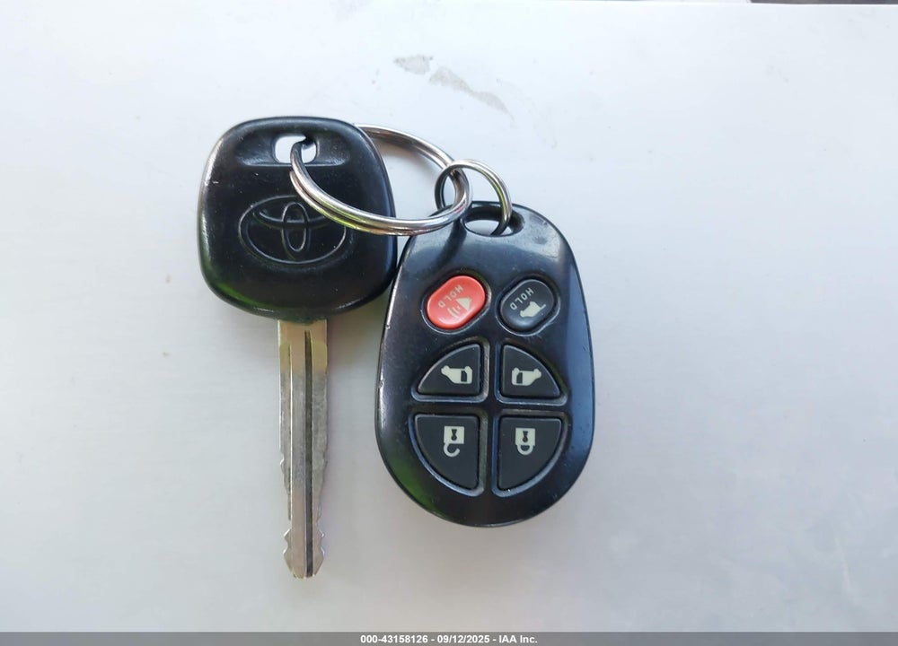 2011 TOYOTA SIENNA VIN: 5TDYK3DC2BS045525
