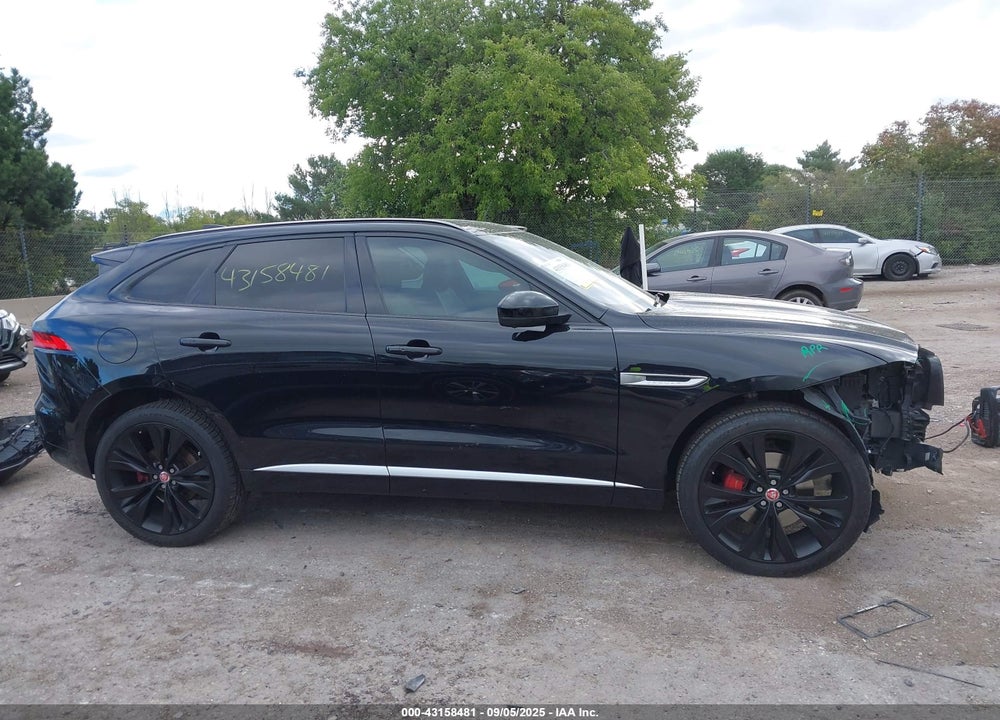 2017 JAGUAR F-PACE VIN: SADCM2BV5HA083652