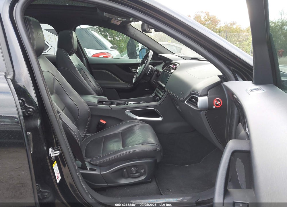 2017 JAGUAR F-PACE VIN: SADCM2BV5HA083652