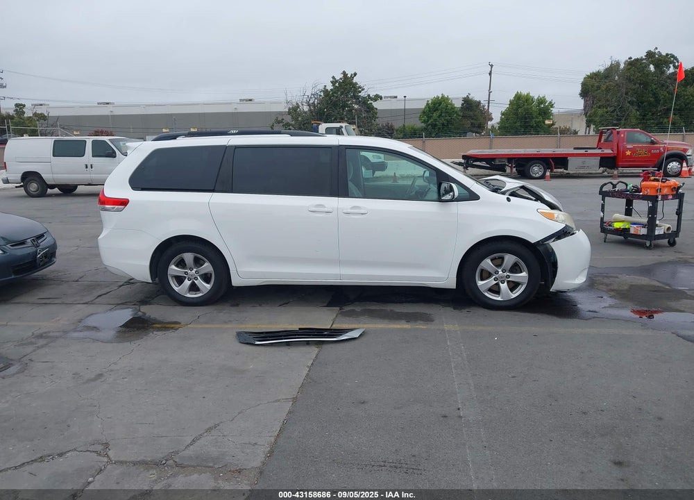 2014 TOYOTA SIENNA LE V6 8 PASSENGER VIN: 5TDKK3DCXES467410