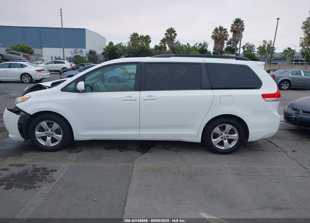 2014 TOYOTA SIENNA LE V6 8 PASSENGER VIN: 5TDKK3DCXES467410