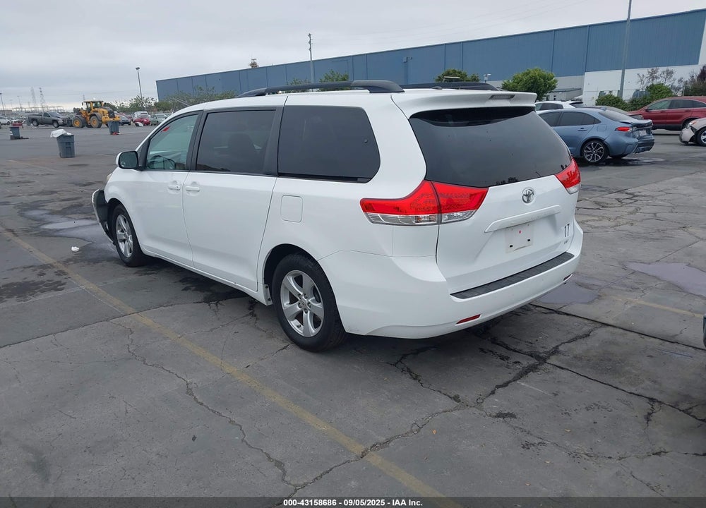 2014 TOYOTA SIENNA LE V6 8 PASSENGER VIN: 5TDKK3DCXES467410