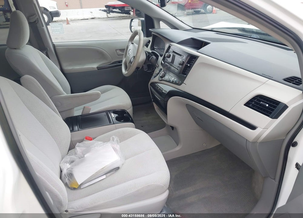 2014 TOYOTA SIENNA LE V6 8 PASSENGER VIN: 5TDKK3DCXES467410