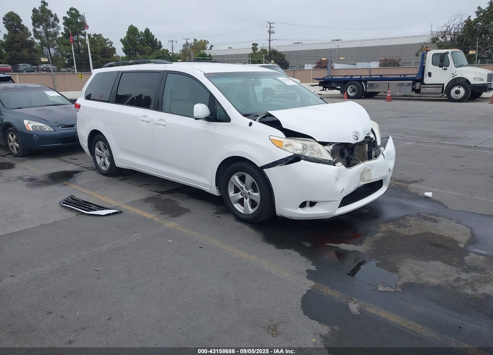 2014 TOYOTA SIENNA LE V6 8 PASSENGER VIN: 5TDKK3DCXES467410