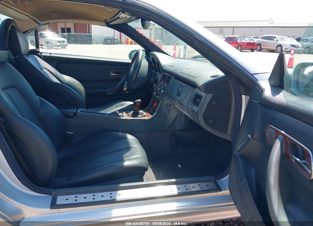 2001 MERCEDES-BENZ SLK 320 VIN: WDBKK65F01F196487