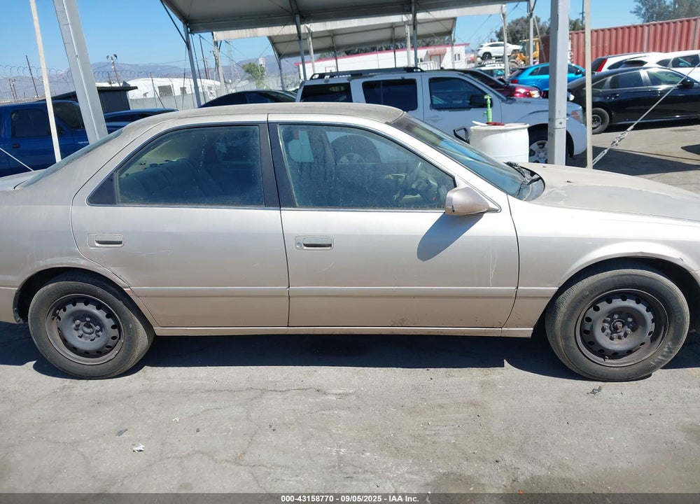 2000 TOYOTA CAMRY LE VIN: JT2BG22K2Y0424718