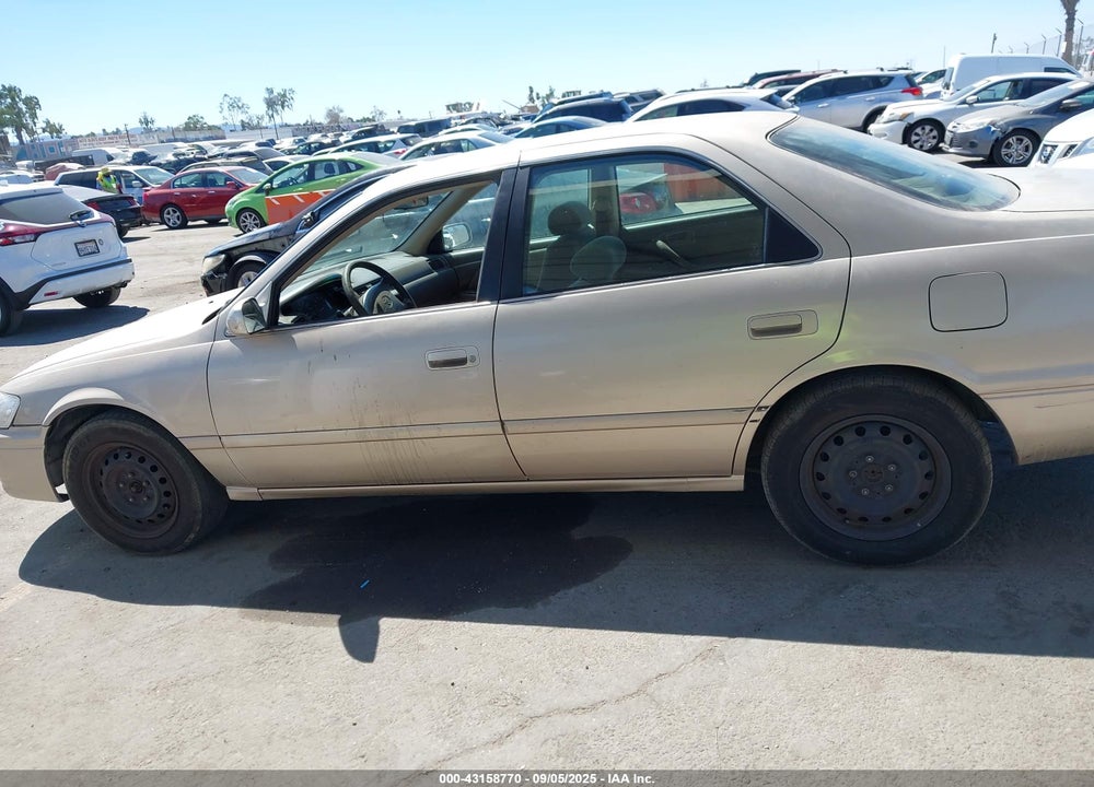 2000 TOYOTA CAMRY LE VIN: JT2BG22K2Y0424718