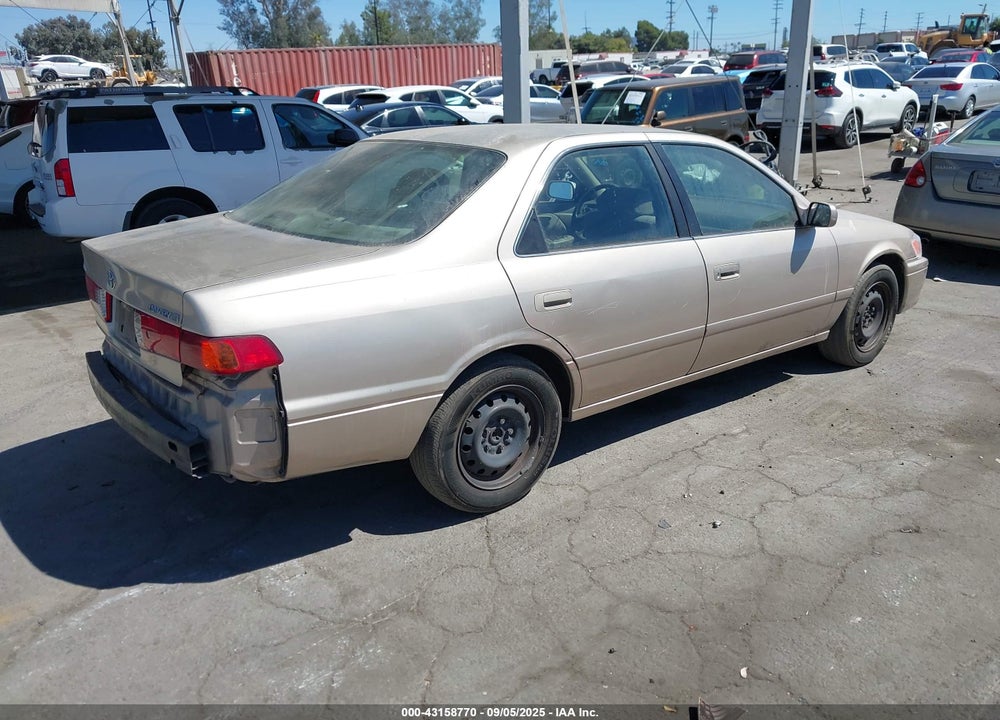 2000 TOYOTA CAMRY LE VIN: JT2BG22K2Y0424718