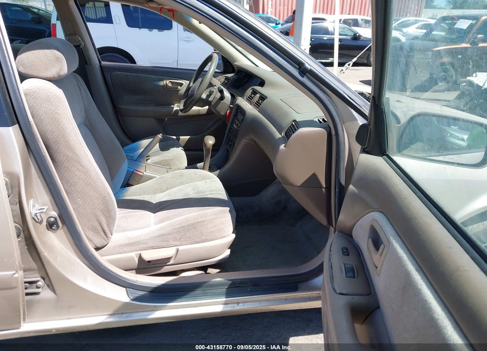 2000 TOYOTA CAMRY LE VIN: JT2BG22K2Y0424718