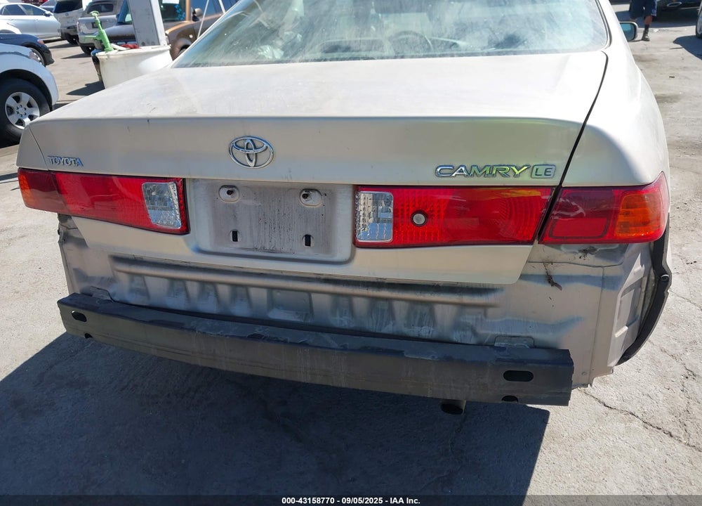 2000 TOYOTA CAMRY LE VIN: JT2BG22K2Y0424718