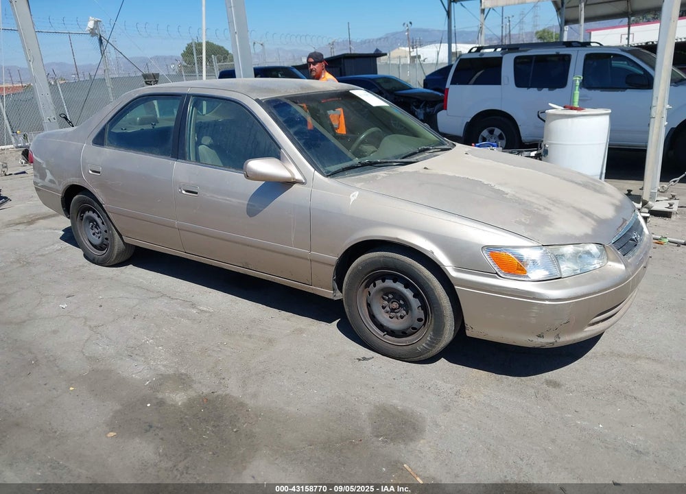 2000 TOYOTA CAMRY LE VIN: JT2BG22K2Y0424718