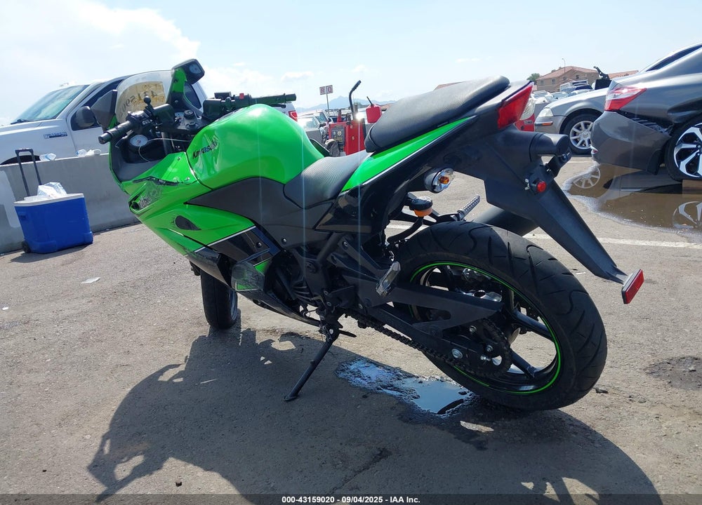 2011 KAWASAKI EX250 J VIN: JKAEXMJ14BDA78290