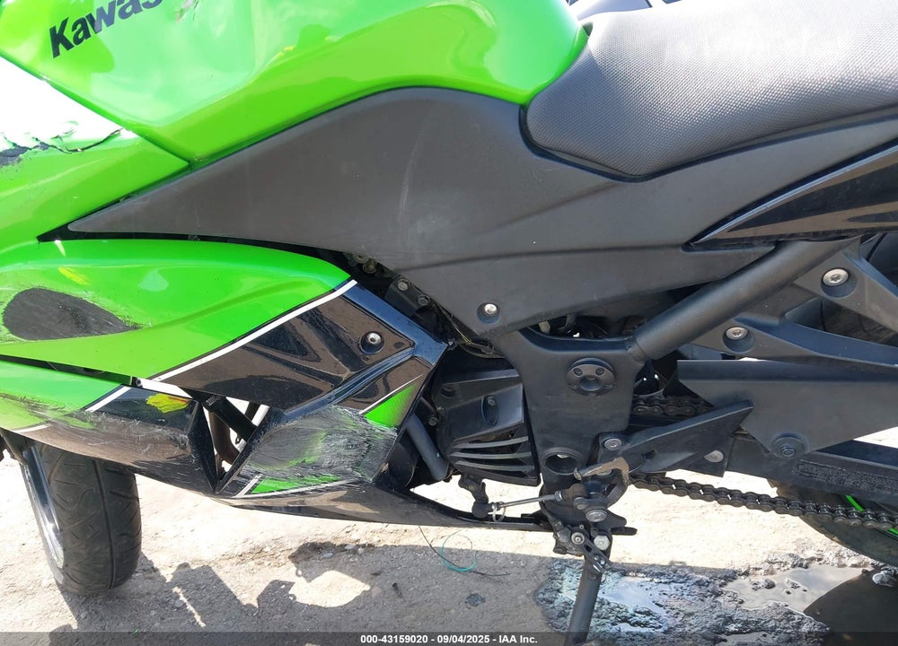2011 KAWASAKI EX250 J VIN: JKAEXMJ14BDA78290
