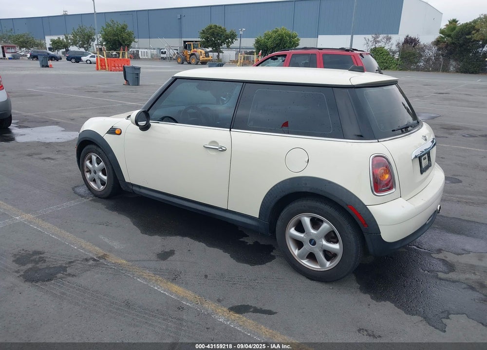 2010 MINI COOPER VIN: WMWMF3C54ATZ62663