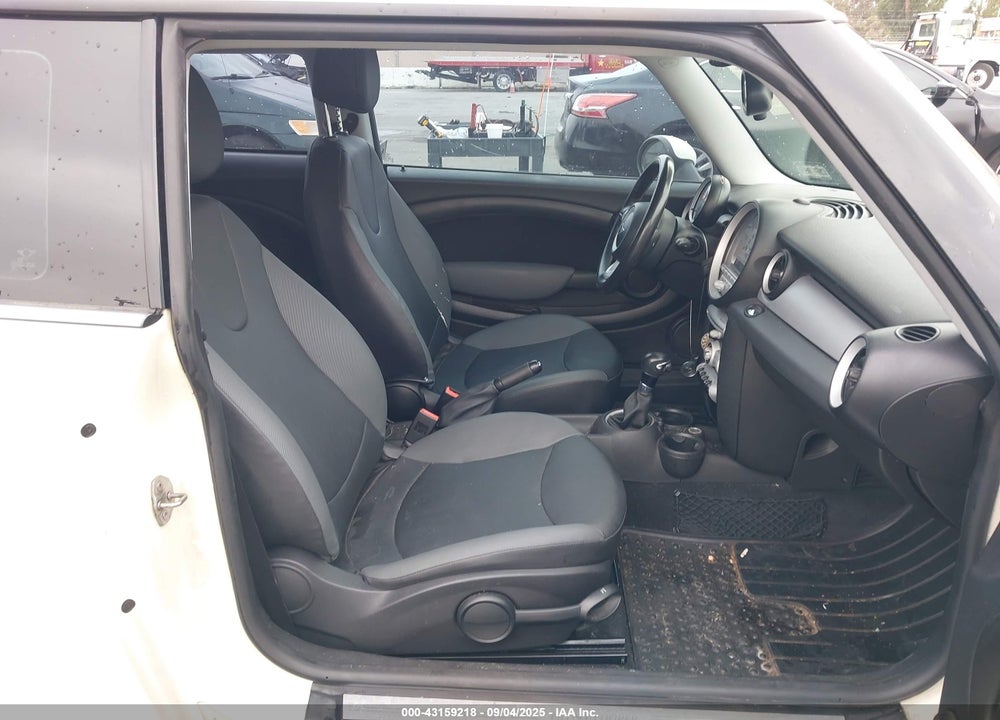 2010 MINI COOPER VIN: WMWMF3C54ATZ62663
