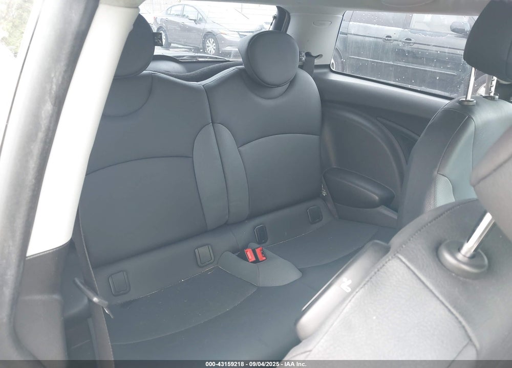 2010 MINI COOPER VIN: WMWMF3C54ATZ62663