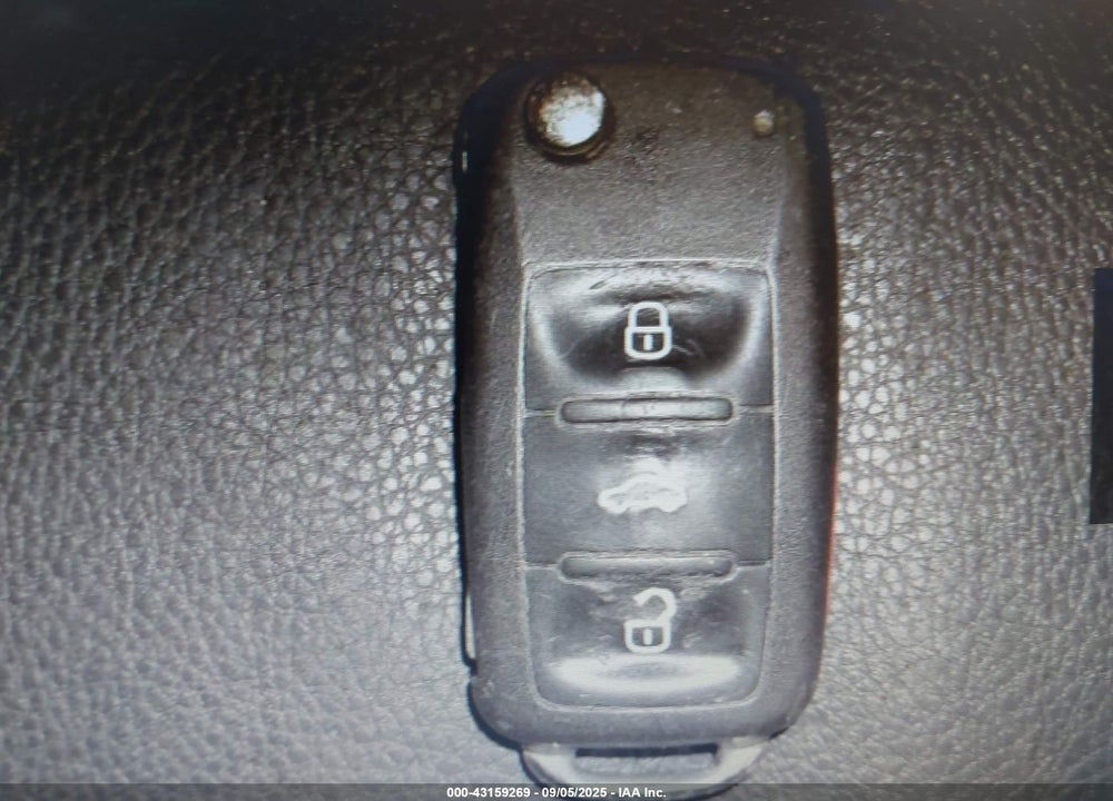 2011 VOLKSWAGEN JETTA VIN: 3VWBX7AJ6BM096802