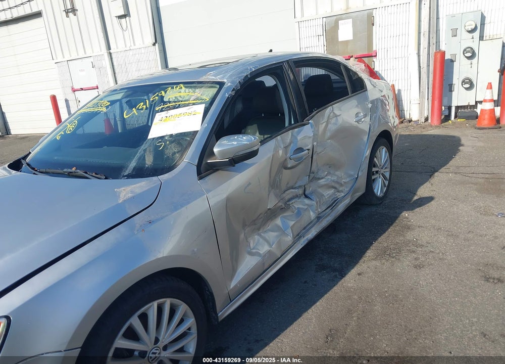 2011 VOLKSWAGEN JETTA VIN: 3VWBX7AJ6BM096802