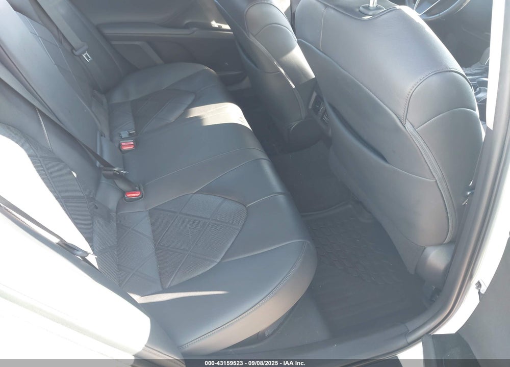 2019 TOYOTA CAMRY HYBRID XLE VIN: 4T1B21HK7KU519262