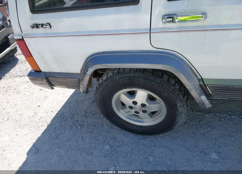 1992 JEEP CHEROKEE LAREDO VIN: 1J4FJ58S8NL245994