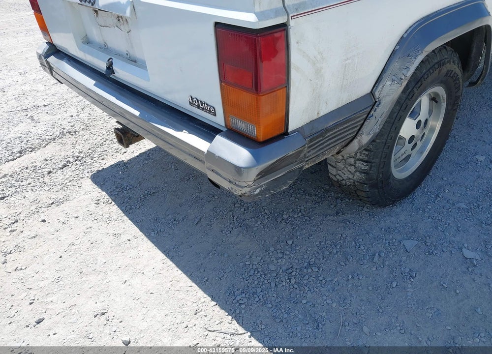 1992 JEEP CHEROKEE LAREDO VIN: 1J4FJ58S8NL245994