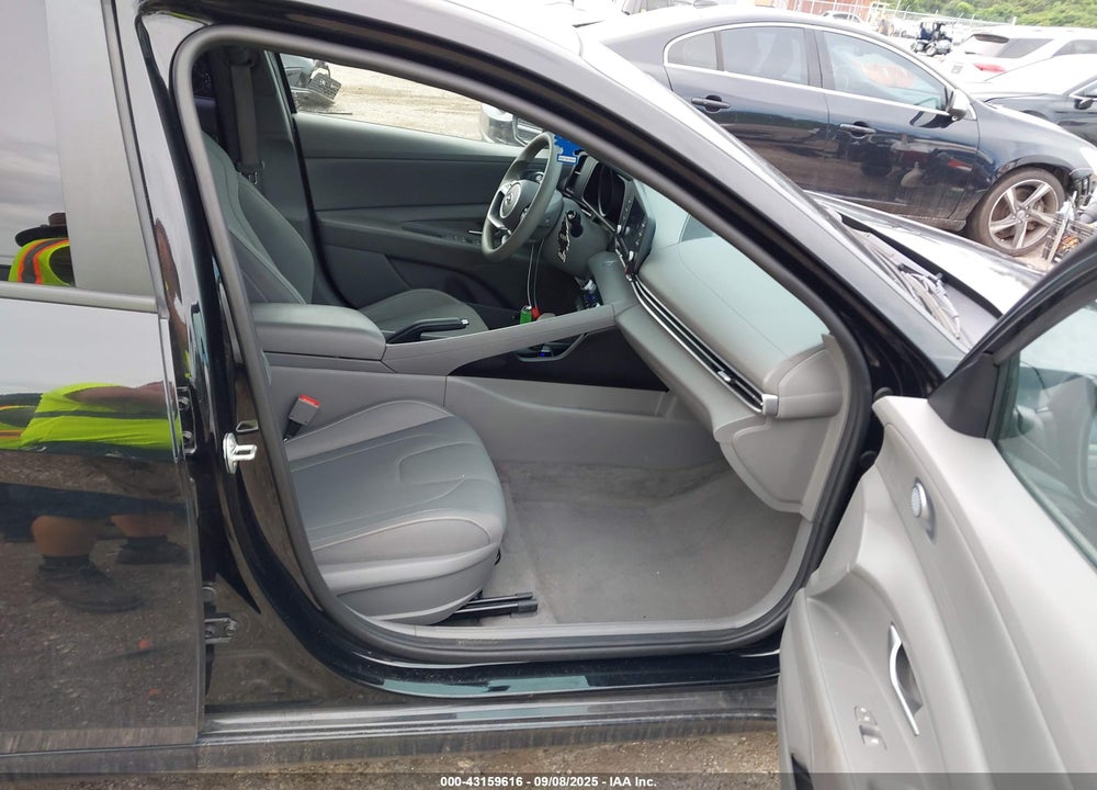 2021 HYUNDAI ELANTRA VIN: 5NPLM4AG5MH002095