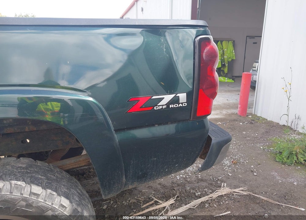 2005 CHEVROLET SILVERADO 1500 Z71 VIN: 2GCEK13T851228027