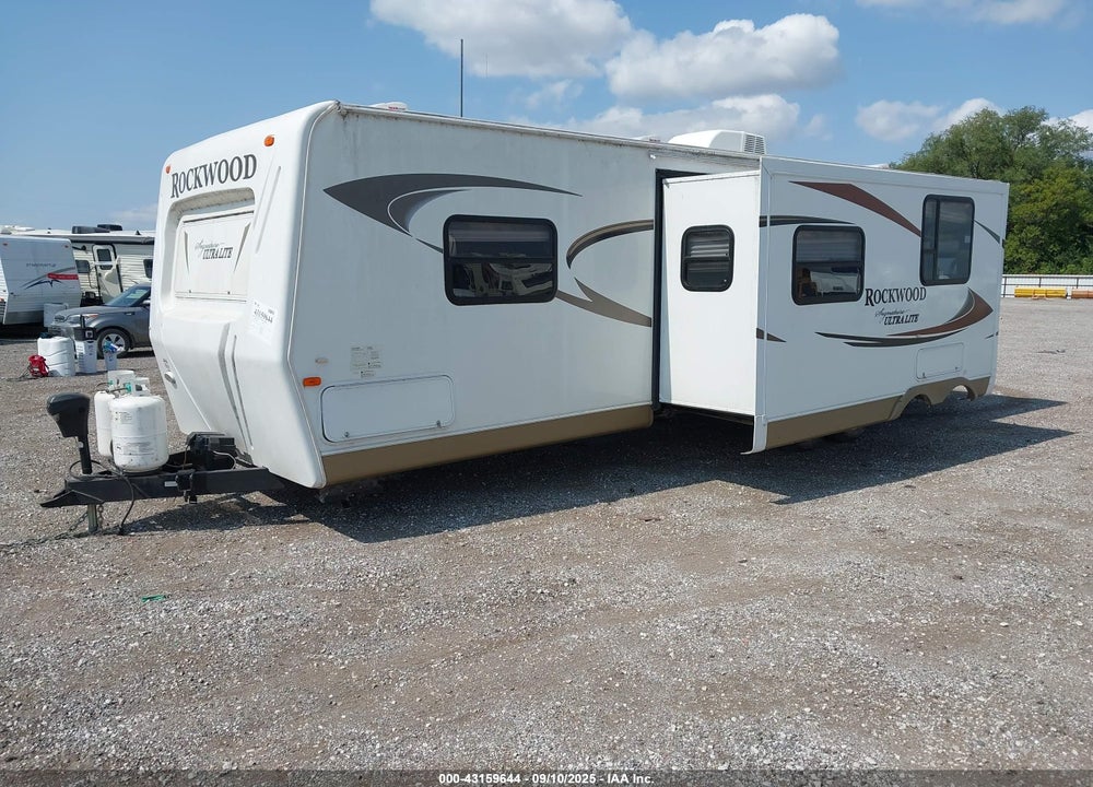 2012 ROCKWOOD SIGNATURE ULTRA LITE 8317SS TRAVEL TRAILER VIN: 4X4TRLH26C1839797