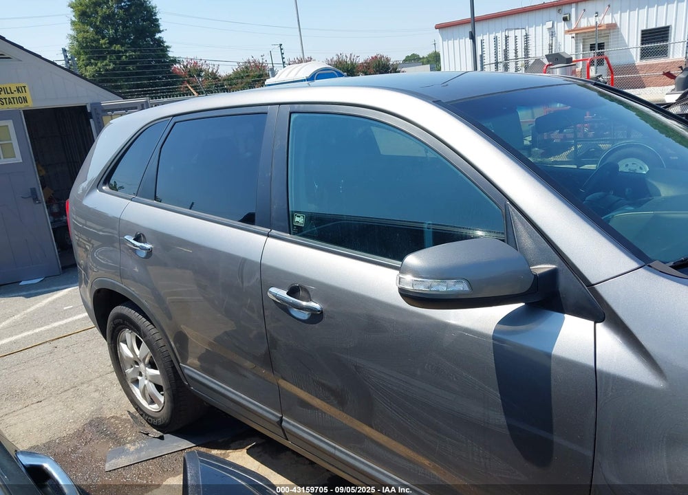 2011 KIA SORENTO LX VIN: 5XYKTCA12BG064983