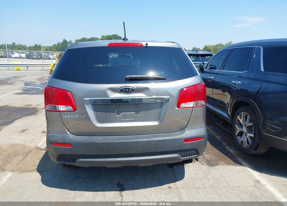 2011 KIA SORENTO LX VIN: 5XYKTCA12BG064983