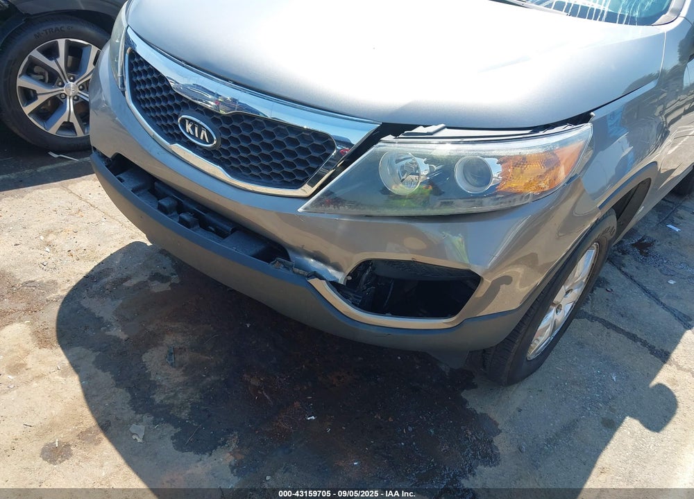 2011 KIA SORENTO LX VIN: 5XYKTCA12BG064983