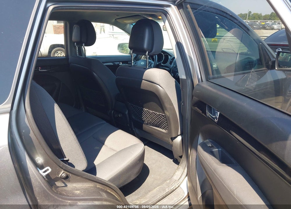2011 KIA SORENTO LX VIN: 5XYKTCA12BG064983