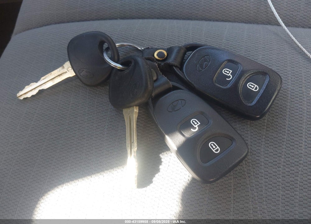 2012 HYUNDAI SANTA FE GLS VIN: 5XYZGDAB2CG117524