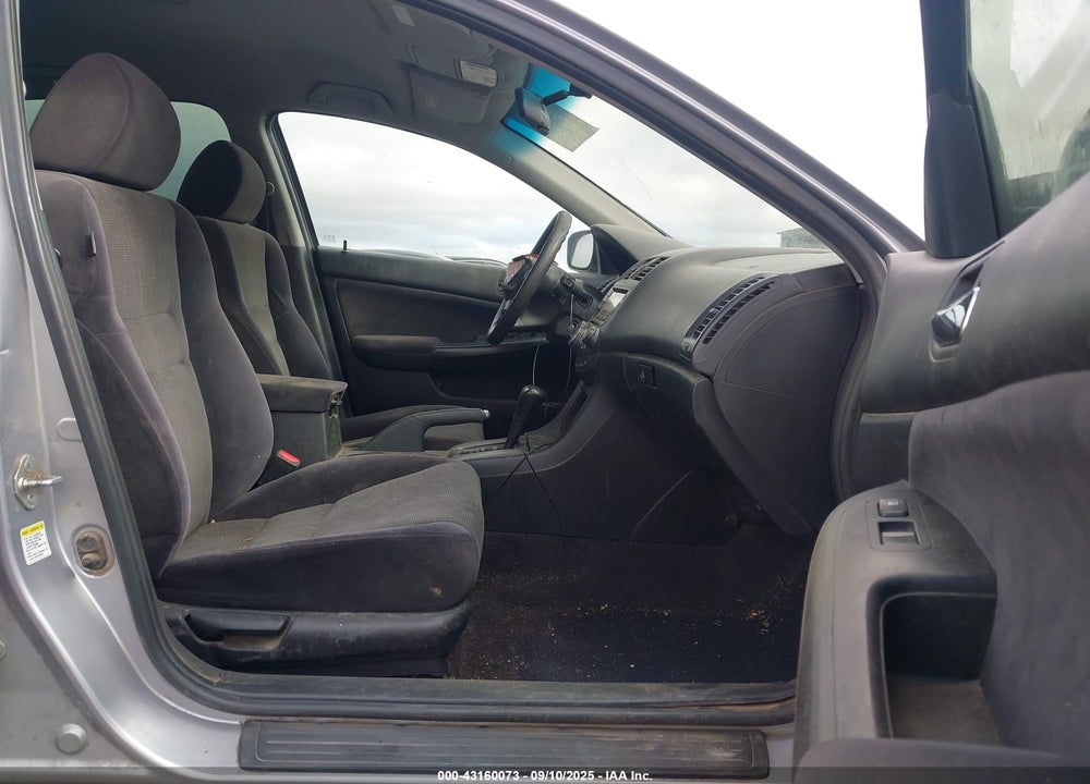 2005 HONDA ACCORD 2.4 LX VIN: JHMCM56465C005894