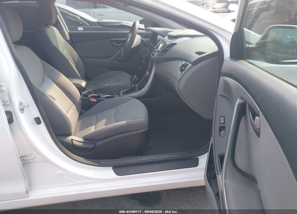 2016 HYUNDAI ELANTRA VIN: 5NPDH4AE9GH703265