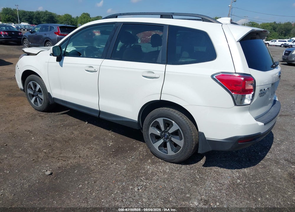 2018 SUBARU FORESTER VIN: JF2SJAEC8JH453897