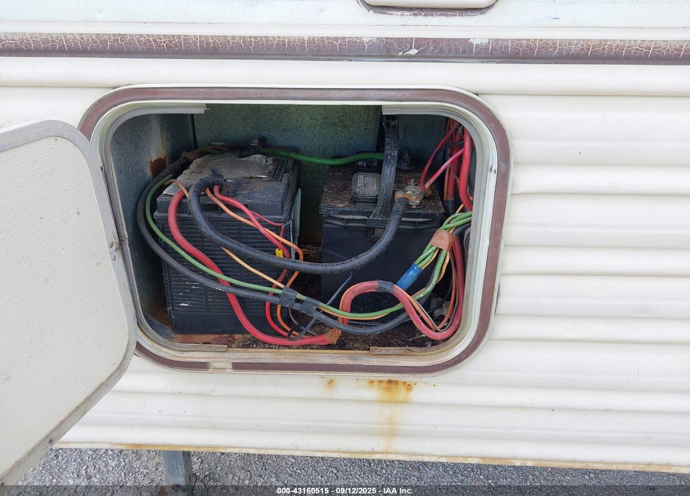 1988 NU-WA HITCHHIKER 5TH WHEEL TRAVEL TRAILER VIN: 1NW32HR04JA041233