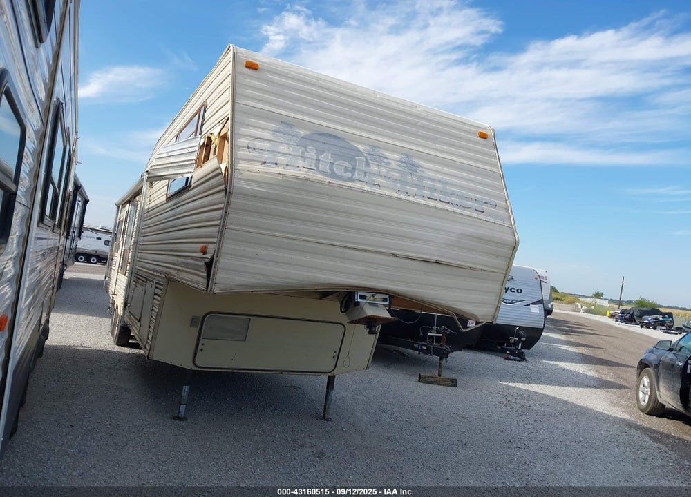 1988 NU-WA HITCHHIKER 5TH WHEEL TRAVEL TRAILER VIN: 1NW32HR04JA041233